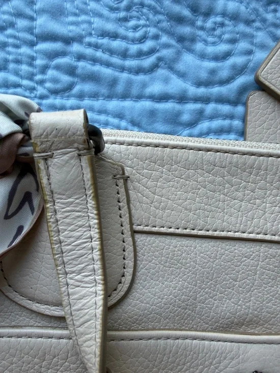 Coach Cream Pebbled Leather Satchel 12x9 with Scarf Accent and Matching Wallet - Picture 4 of 6